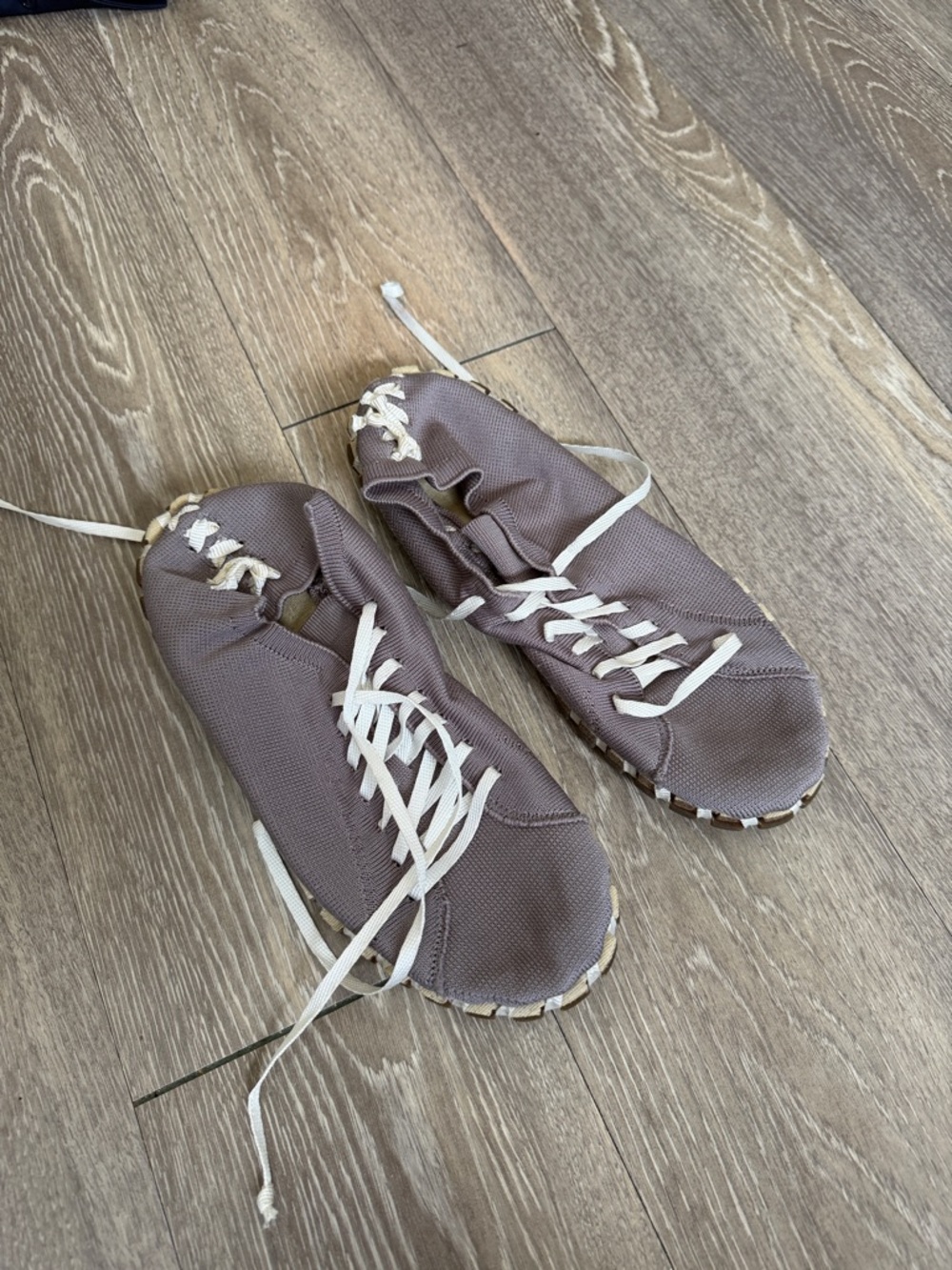 Comfort Stretch Lace-Up Women’s Sneakers in Taupe